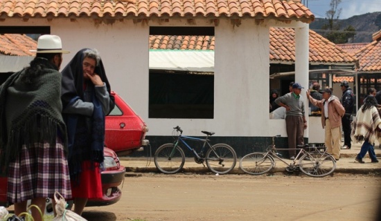 Colombian women and bicycles